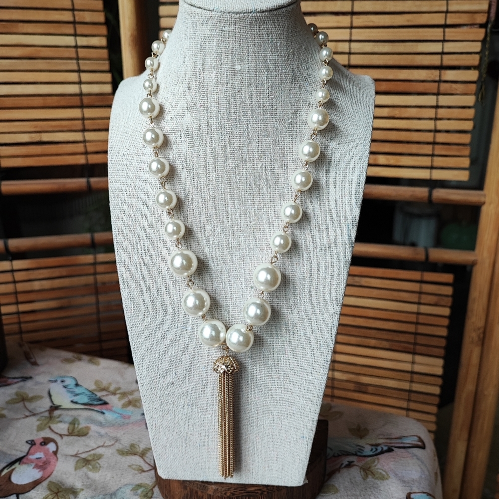Unsigned Faux Pearl Gold Tone Necklace Vintage Reproduction Lifesaver Clasp EUC